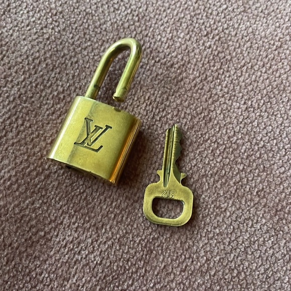 Authentic Louis Vuitton Vintage Padlock Lock & Key Set Brass With Key #312 - Picture 4 of 6
